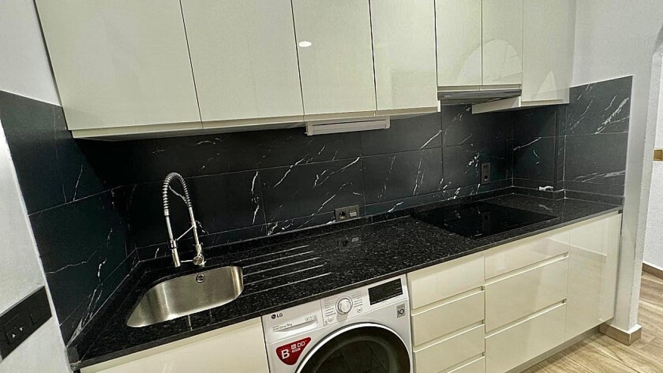Resale - Ground floor apartment - Torrevieja - Playa de los Locos