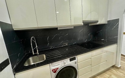 Resale - Ground floor apartment - Torrevieja - Playa de los Locos