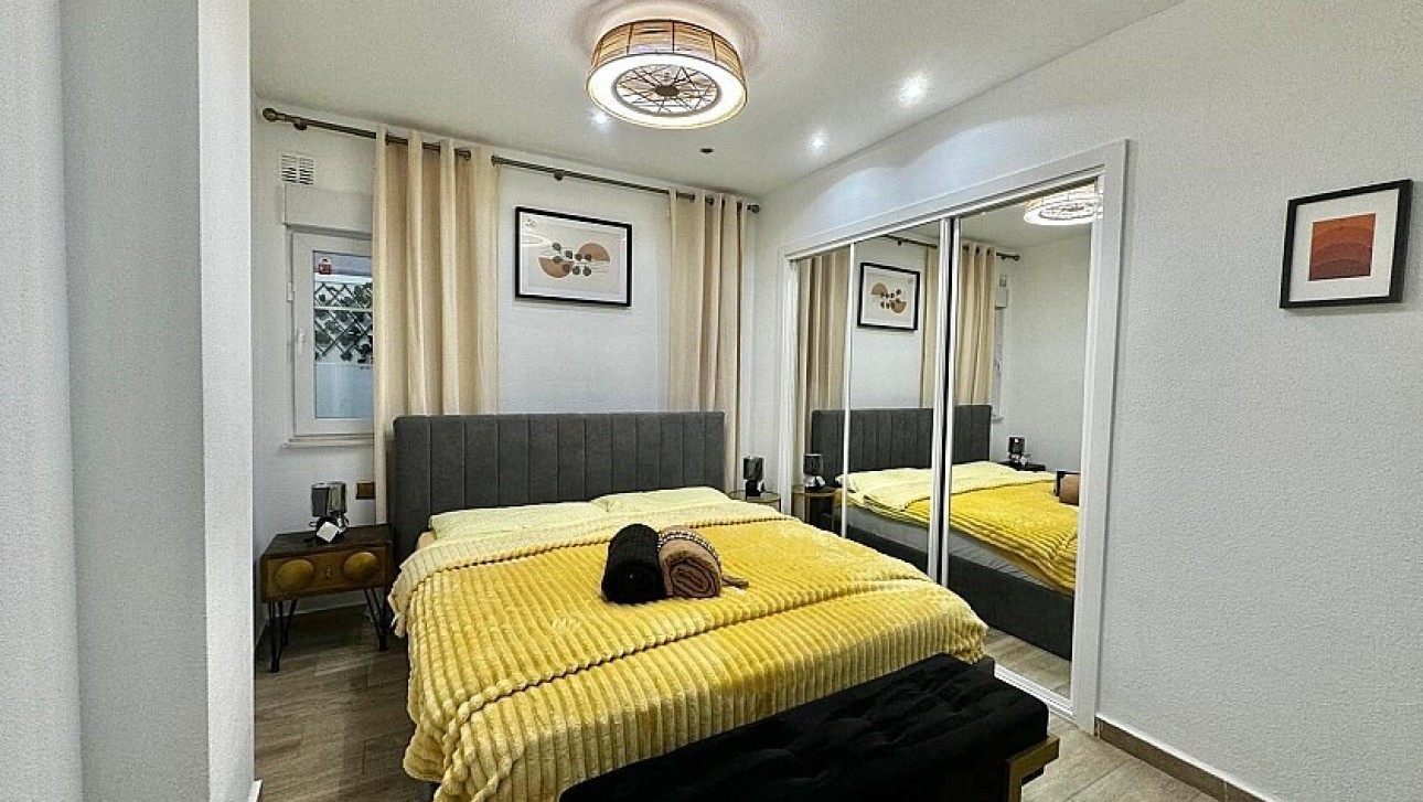 Resale - Ground floor apartment - Torrevieja - Playa de los Locos