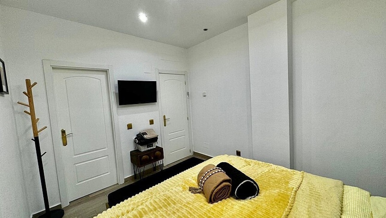 Resale - Ground floor apartment - Torrevieja - Playa de los Locos