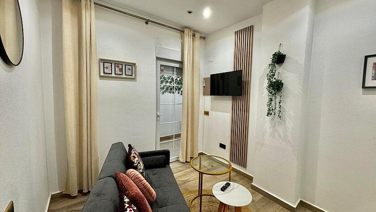 Resale - Ground floor apartment - Torrevieja - Playa de los Locos