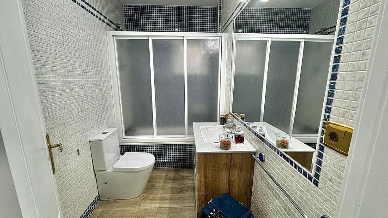 Resale - Ground floor apartment - Torrevieja - Playa de los Locos