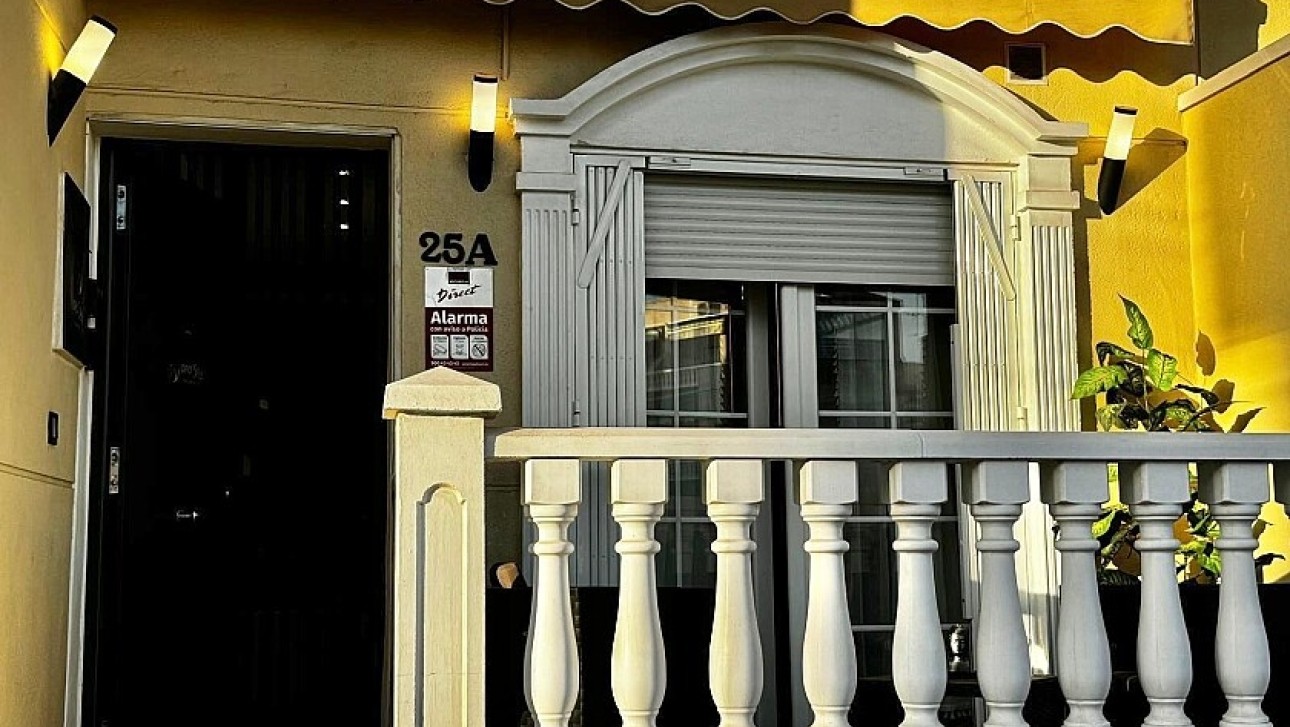 Resale - Ground floor apartment - Torrevieja - Playa de los Locos