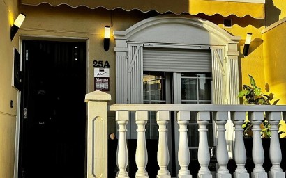 Resale - Ground floor apartment - Torrevieja - Playa de los Locos