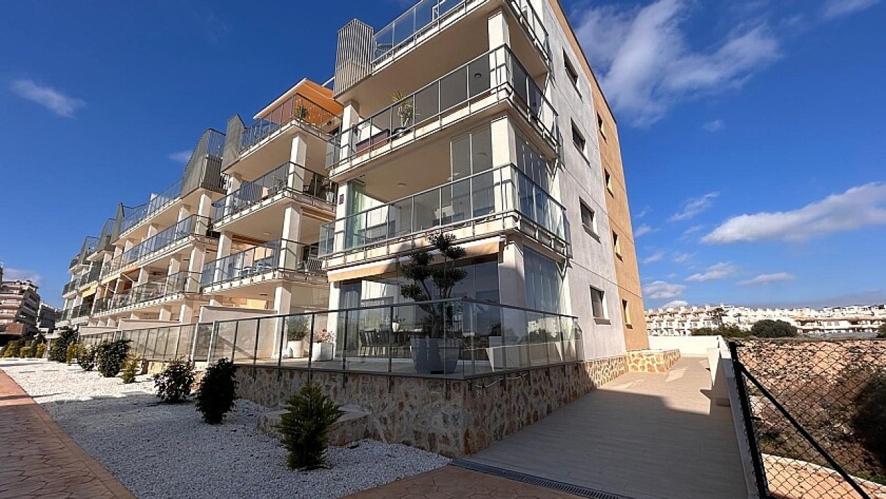 Resale - Apartment - Villamartin