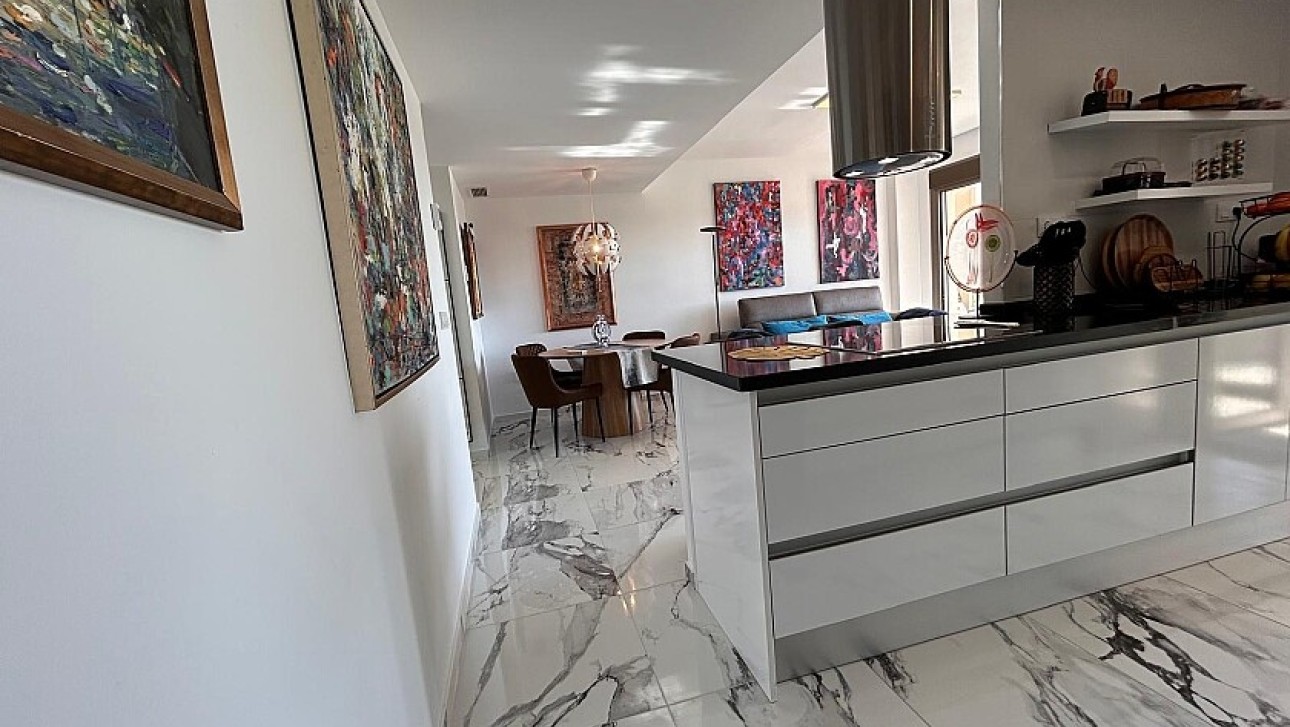 Resale - Apartment - Villamartin