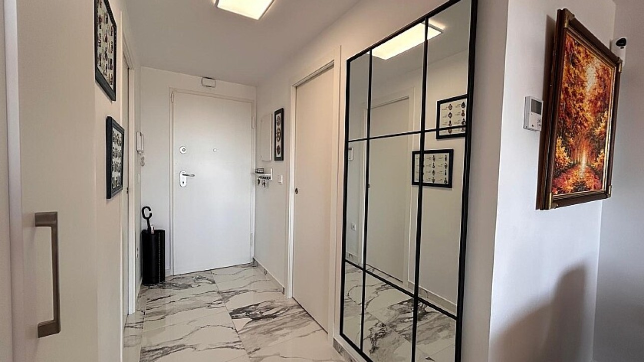 Resale - Apartment - Villamartin