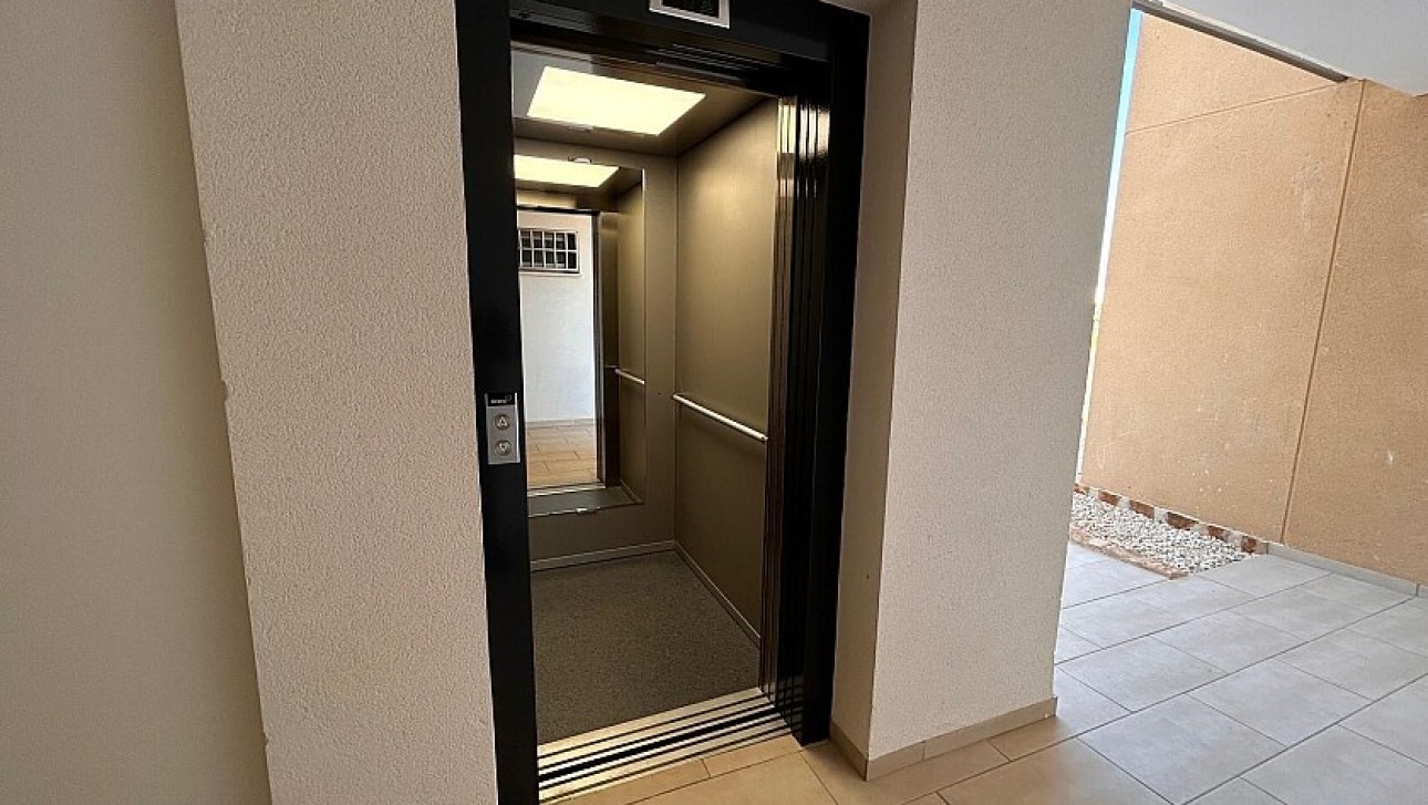 Resale - Apartment - Villamartin