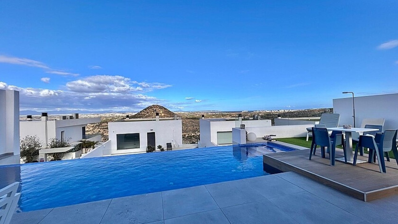 Resale - Villa - Ciudad Quesada