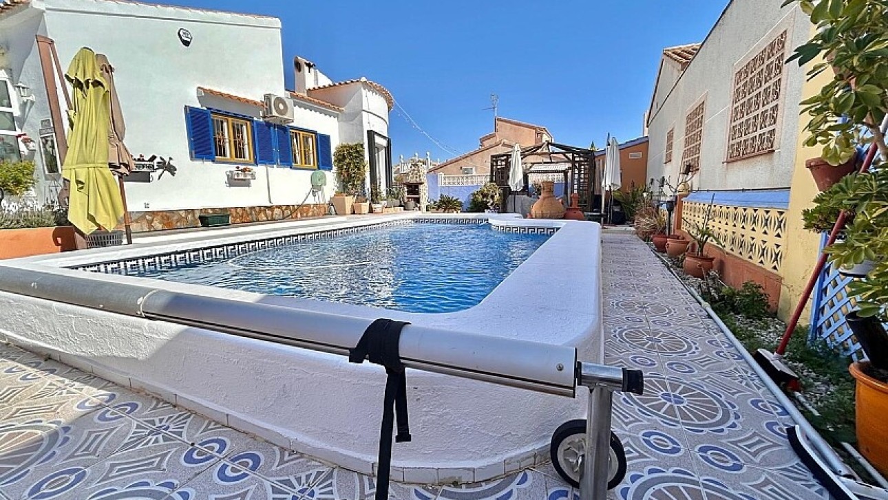 Resale - Villa - Orihuela Costa - Playa Flamenca