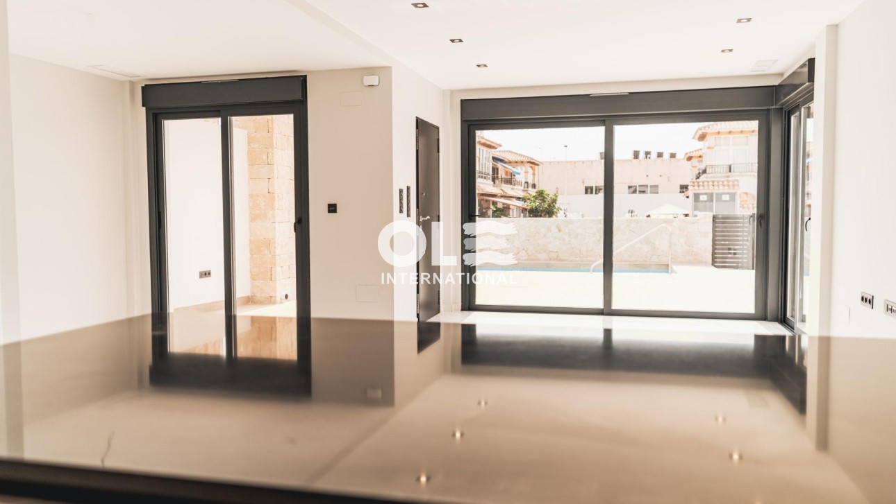 Новое здание - Villa - Orihuela Costa - Punta Prima