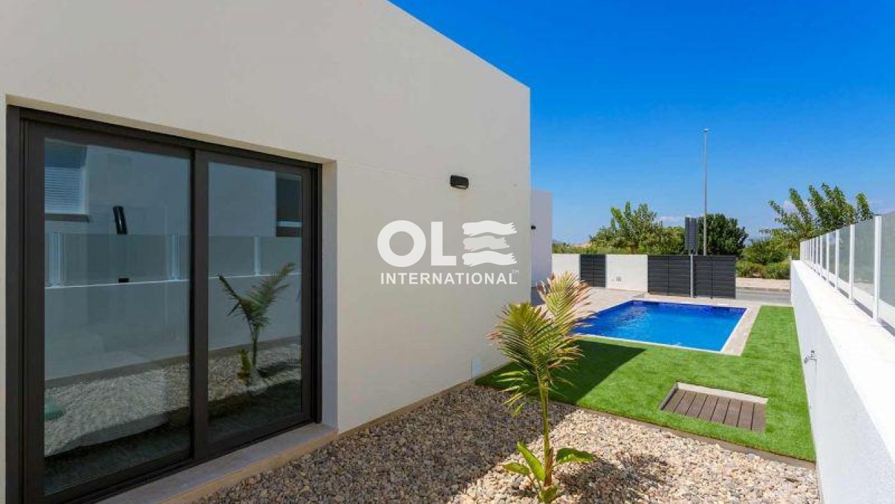 Новое здание - Villa - Daya Nueva - Centro