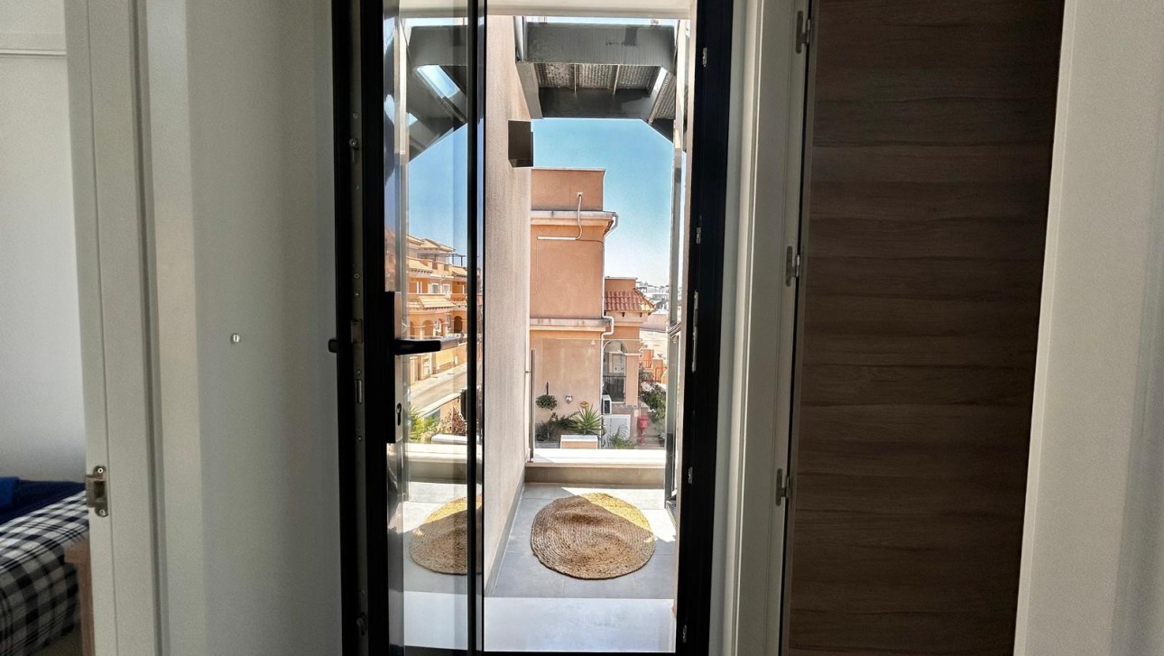 Odsprzedaż - Villa - Orihuela Costa - PAU 26