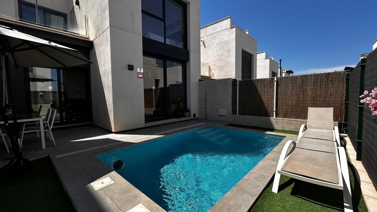 Odsprzedaż - Villa - Orihuela Costa - PAU 26