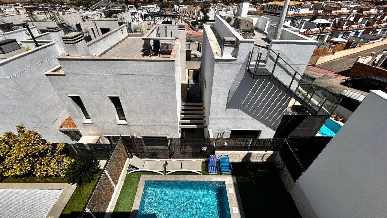 Odsprzedaż - Villa - Orihuela Costa - PAU 26