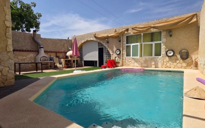 Resale - Townhouse - San Isidro