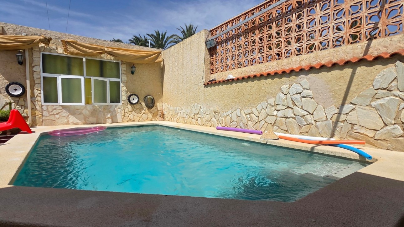 Resale - Townhouse - San Isidro