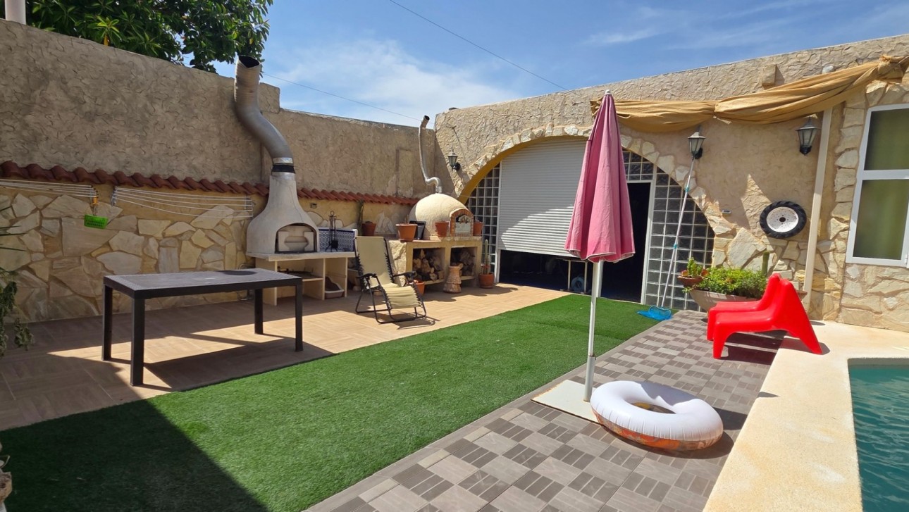 Resale - Townhouse - San Isidro