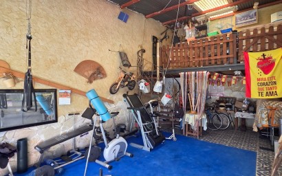 Resale - Townhouse - San Isidro