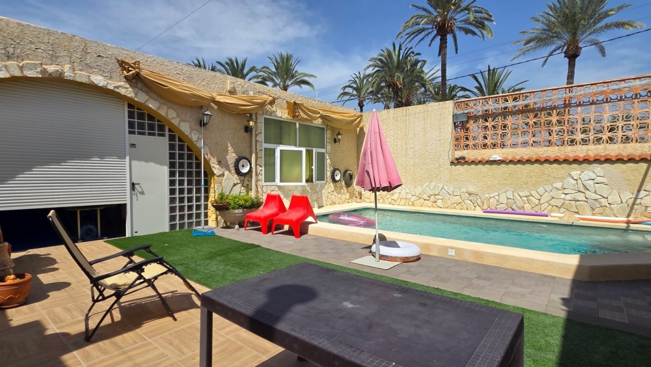 Resale - Townhouse - San Isidro