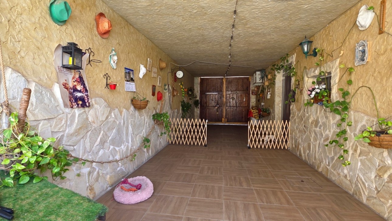 Resale - Townhouse - San Isidro