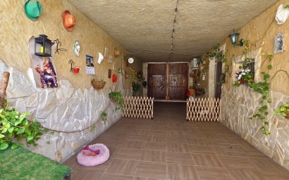 Resale - Townhouse - San Isidro