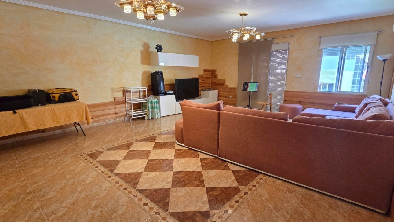 Resale - Townhouse - San Isidro