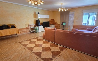 Resale - Townhouse - San Isidro