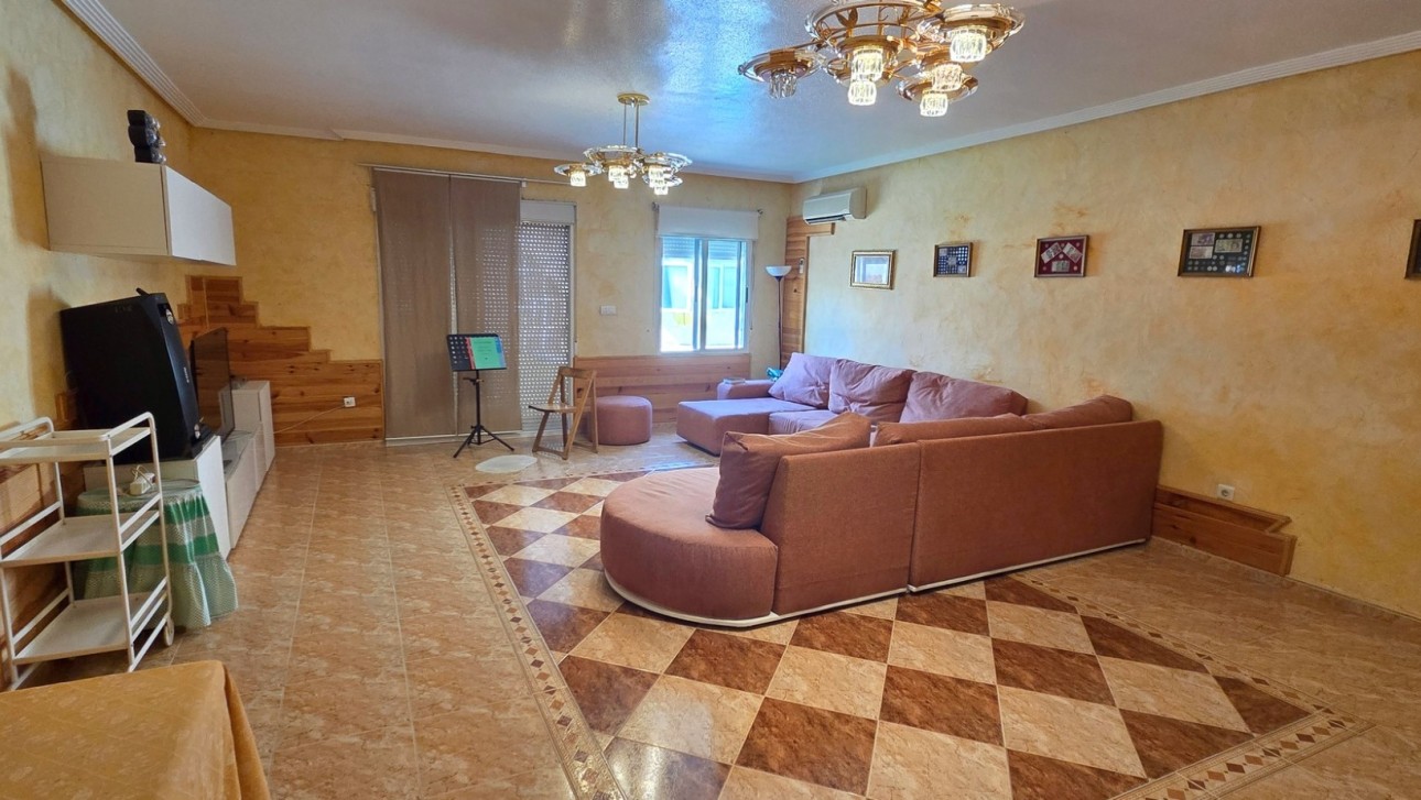 Resale - Townhouse - San Isidro