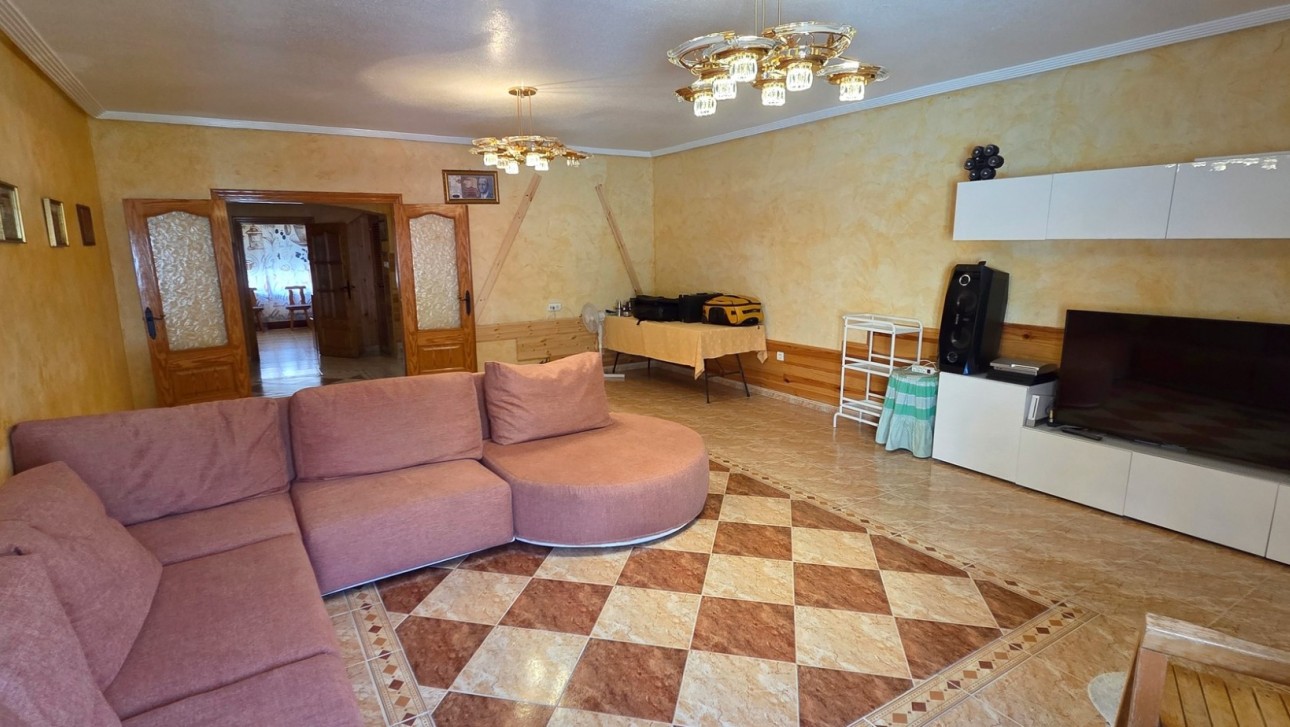 Resale - Townhouse - San Isidro