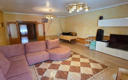 Resale - Townhouse - San Isidro