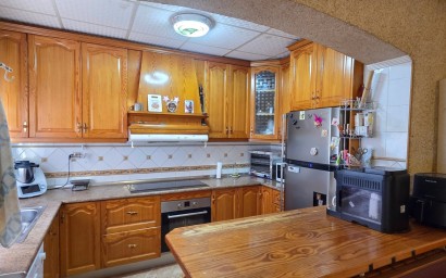 Resale - Townhouse - San Isidro