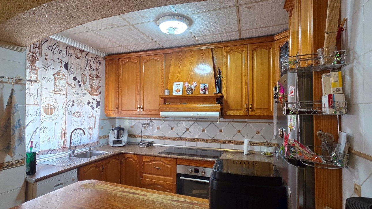 Resale - Townhouse - San Isidro
