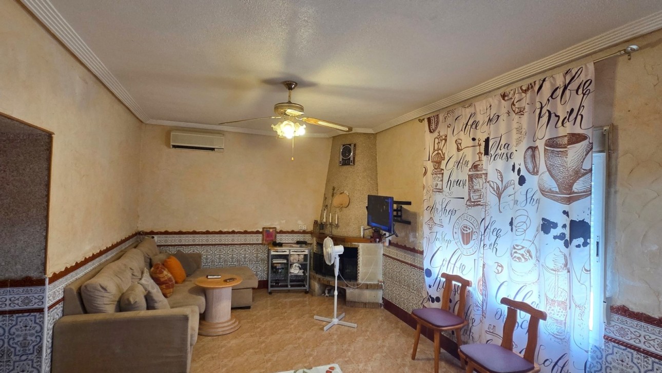Resale - Townhouse - San Isidro