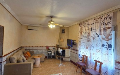 Resale - Townhouse - San Isidro