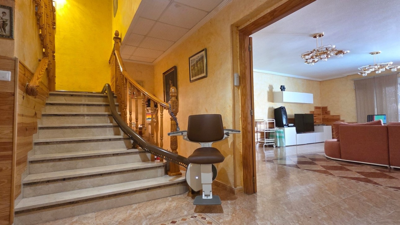 Resale - Townhouse - San Isidro