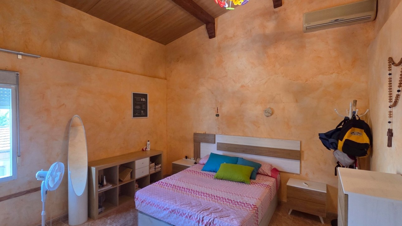 Resale - Townhouse - San Isidro