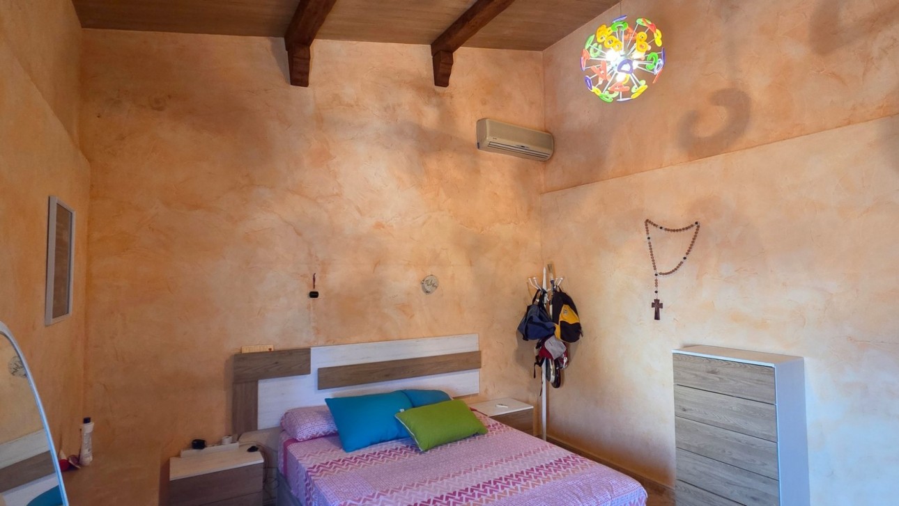 Resale - Townhouse - San Isidro
