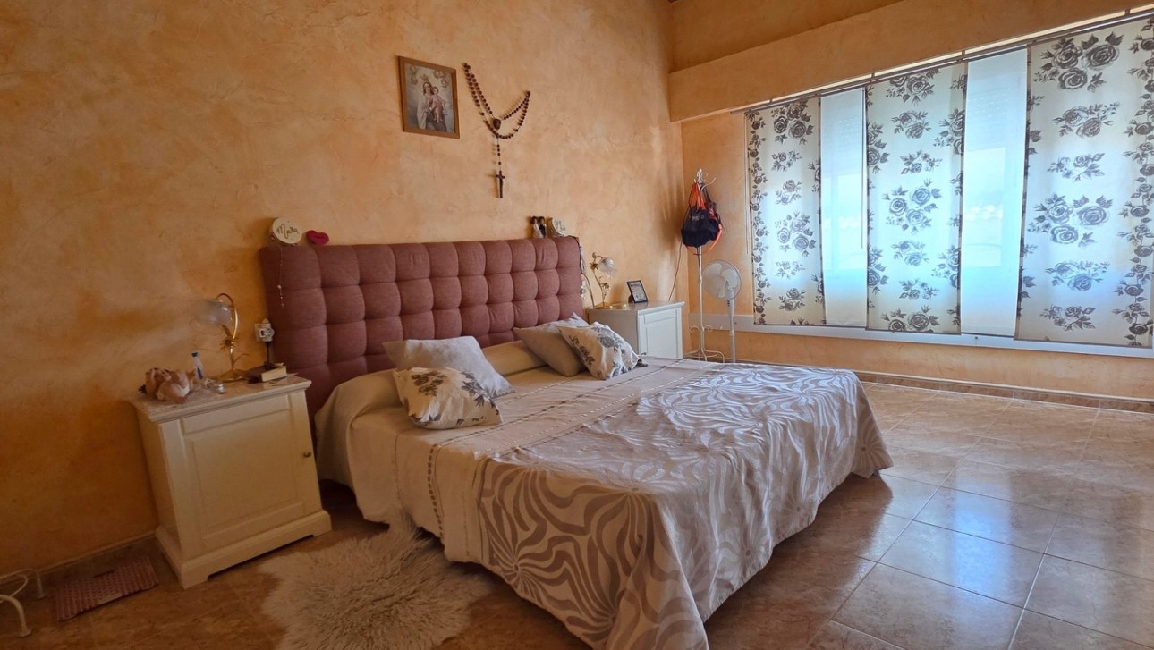 Resale - Townhouse - San Isidro