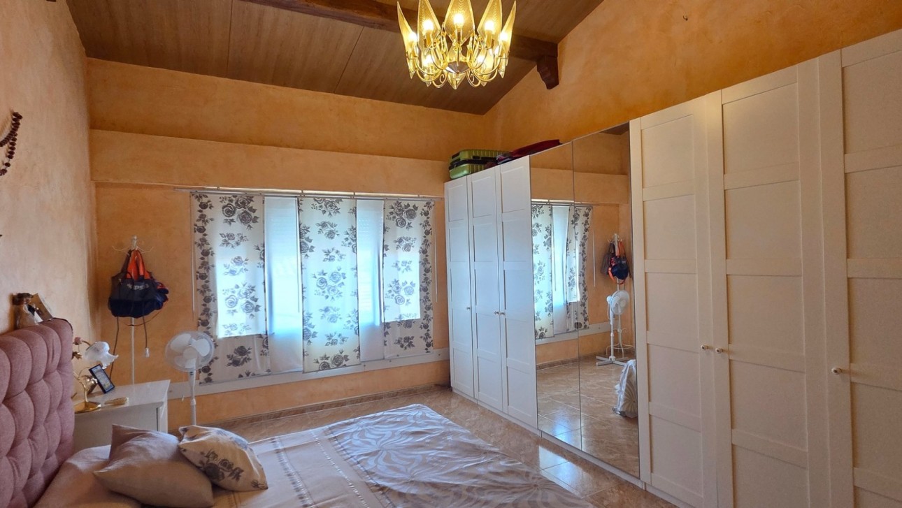 Resale - Townhouse - San Isidro