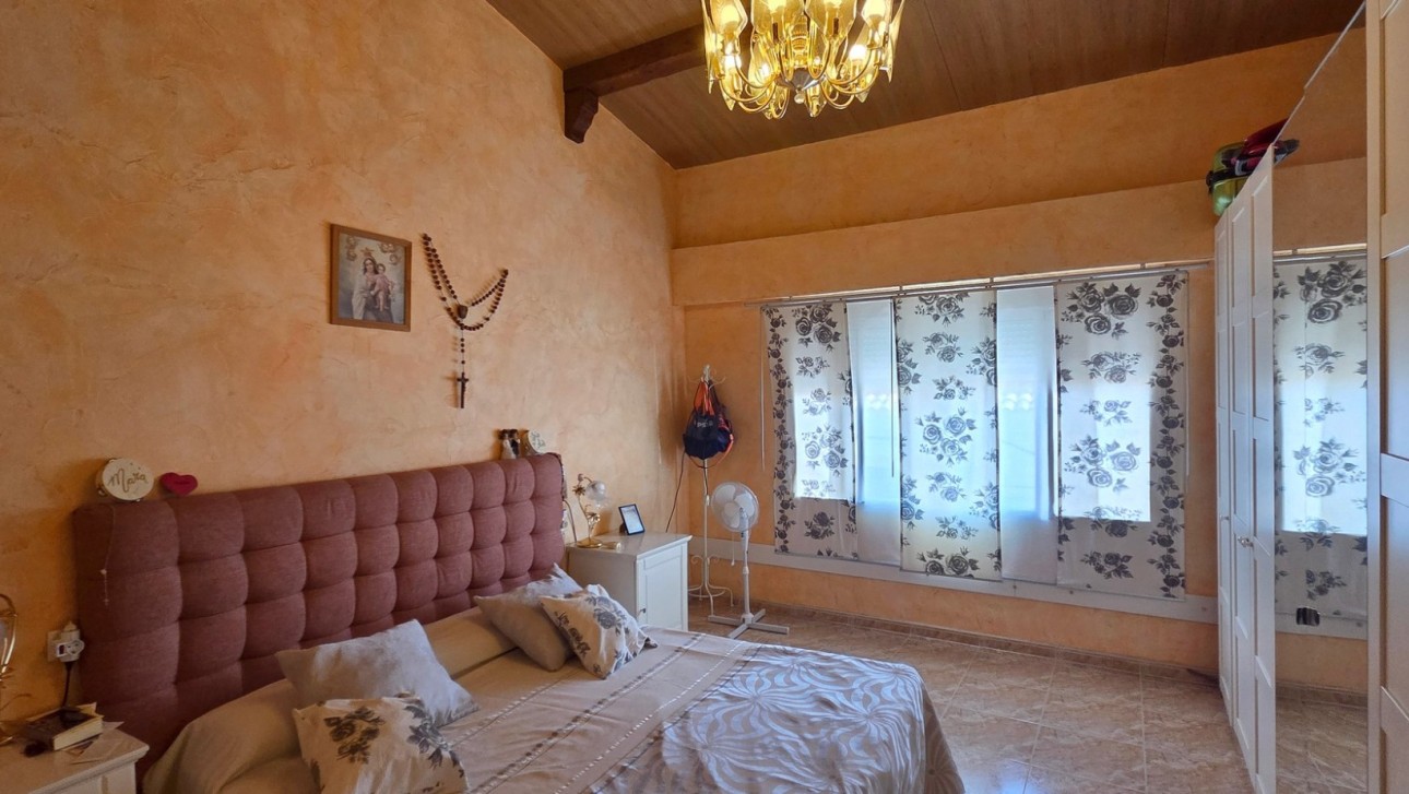Resale - Townhouse - San Isidro