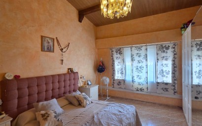 Resale - Townhouse - San Isidro