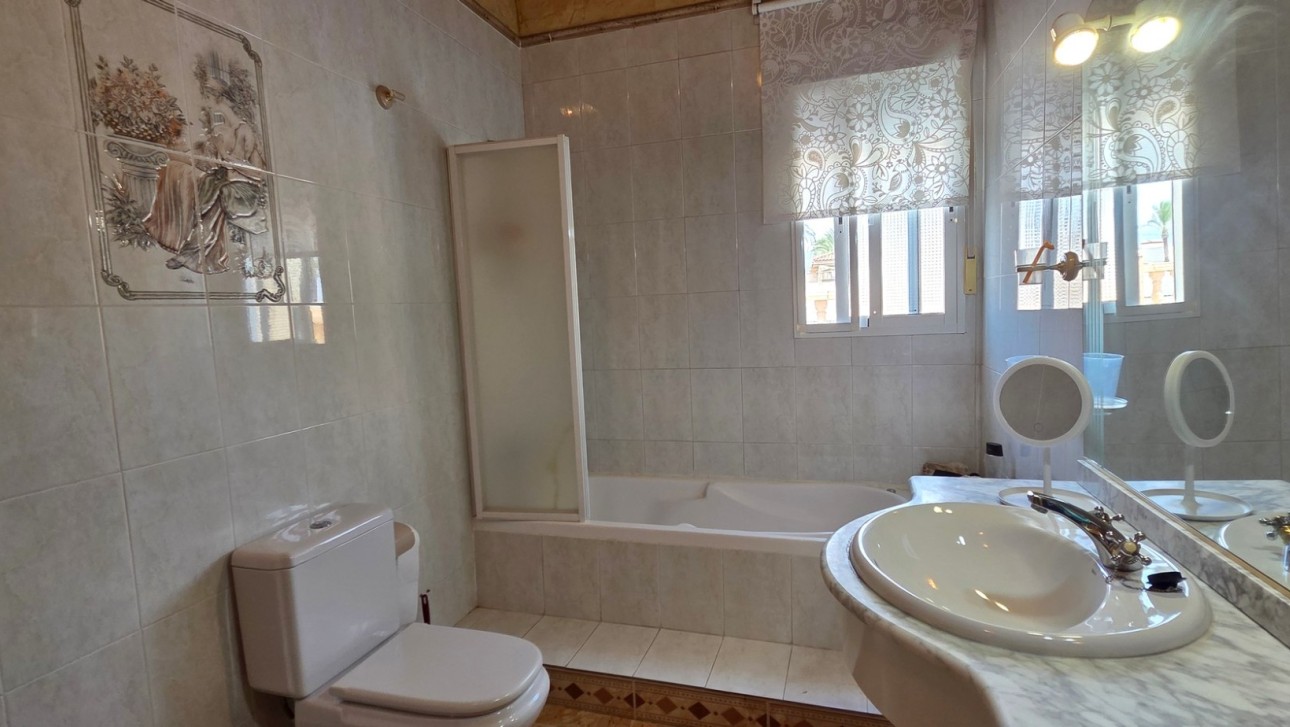 Resale - Townhouse - San Isidro