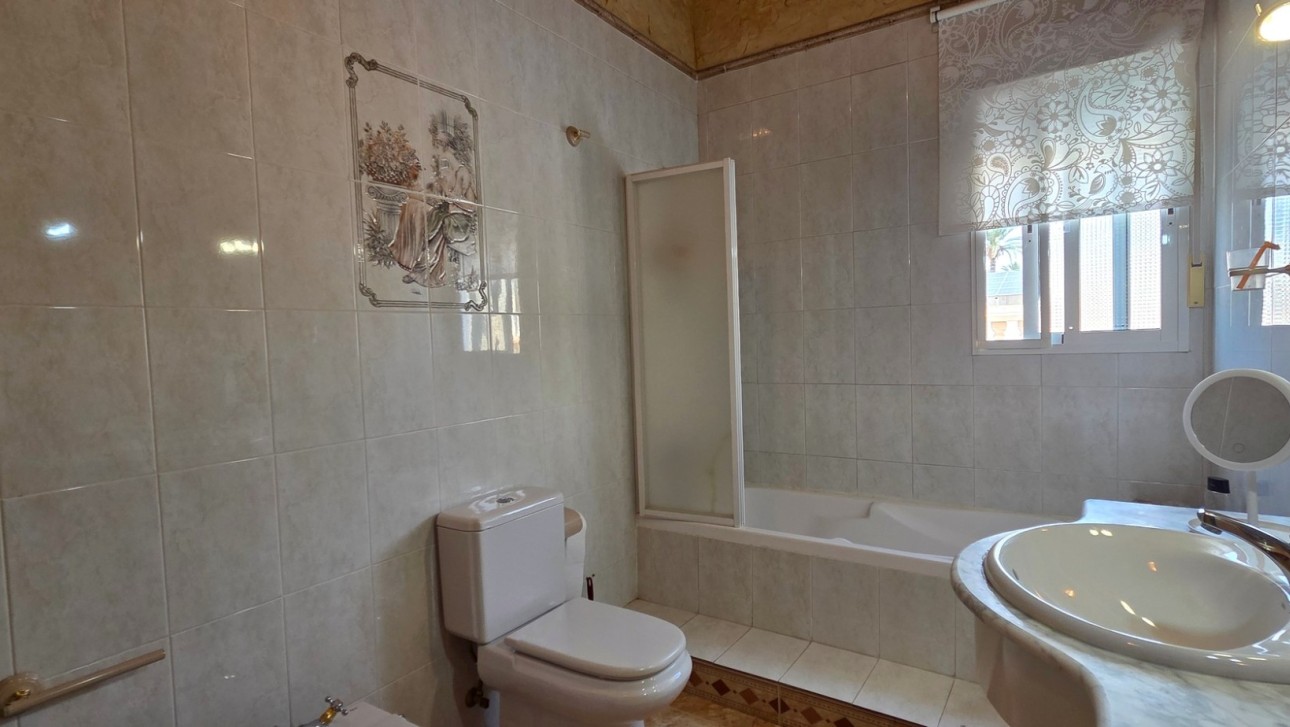 Resale - Townhouse - San Isidro