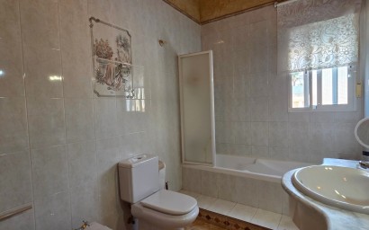 Resale - Townhouse - San Isidro
