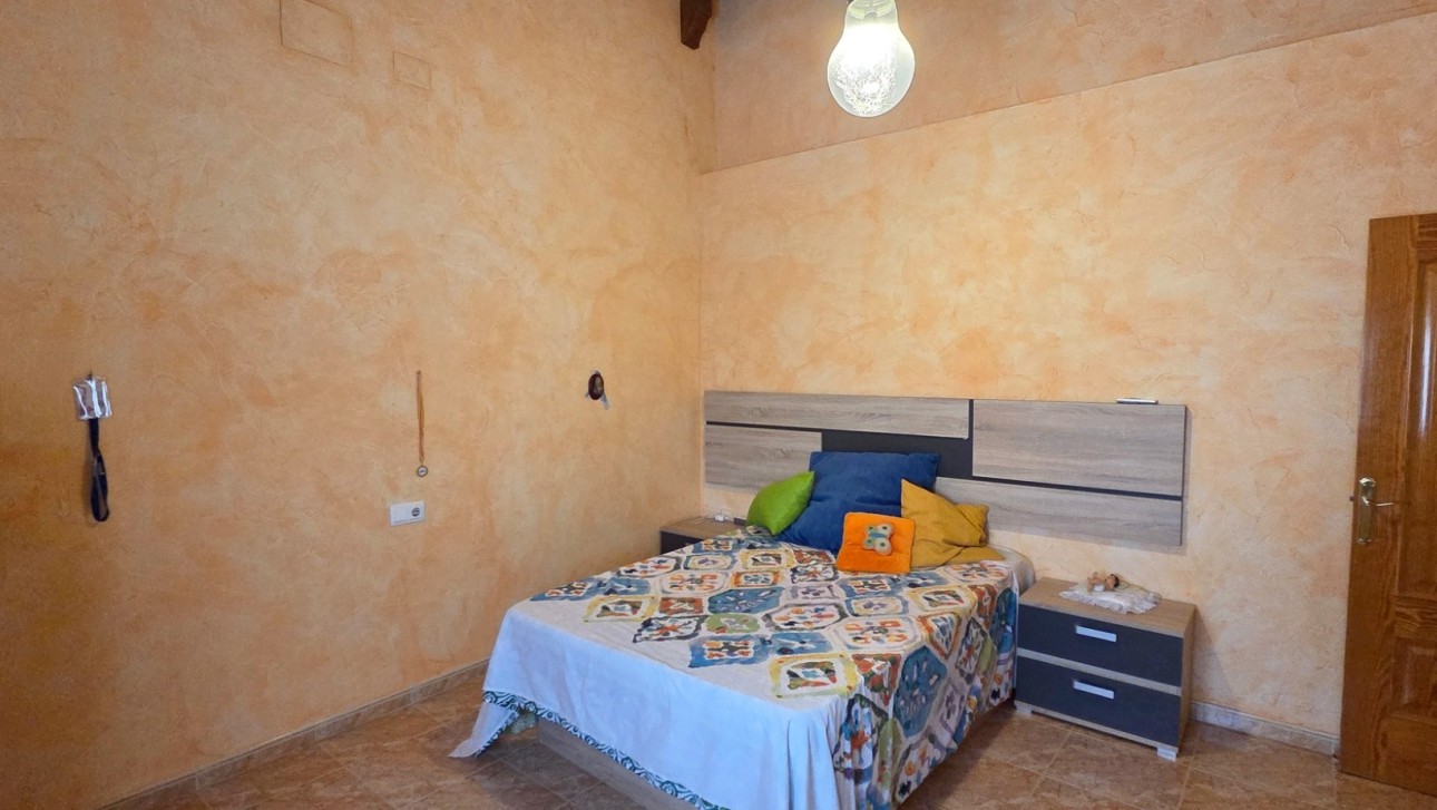 Resale - Townhouse - San Isidro