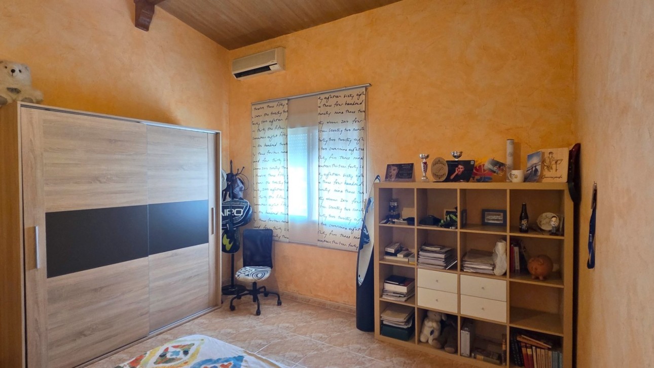 Resale - Townhouse - San Isidro