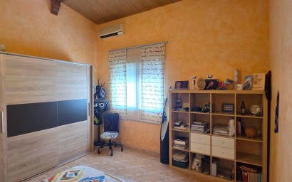 Resale - Townhouse - San Isidro