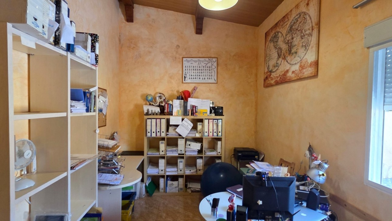 Resale - Townhouse - San Isidro