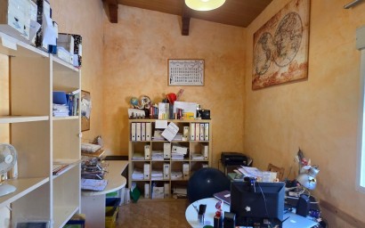 Resale - Townhouse - San Isidro